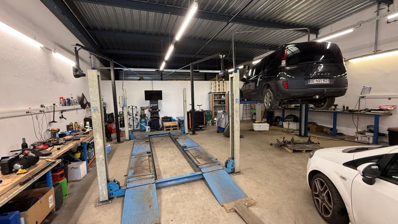 Intérieur de l'atelier ACC Garage à Sausheim
