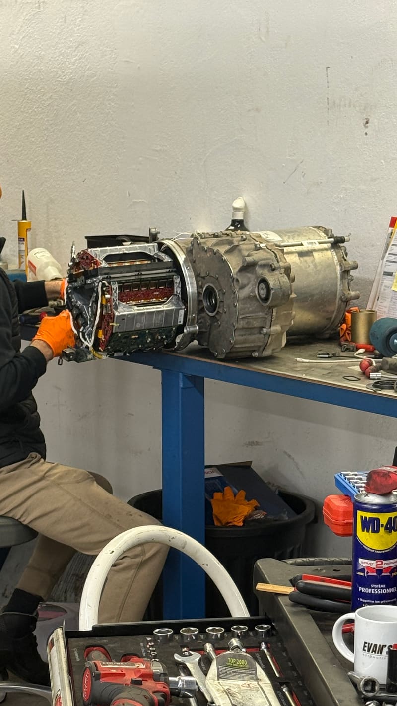 Démontage et réparation d'un moteur Tesla à Sausheim