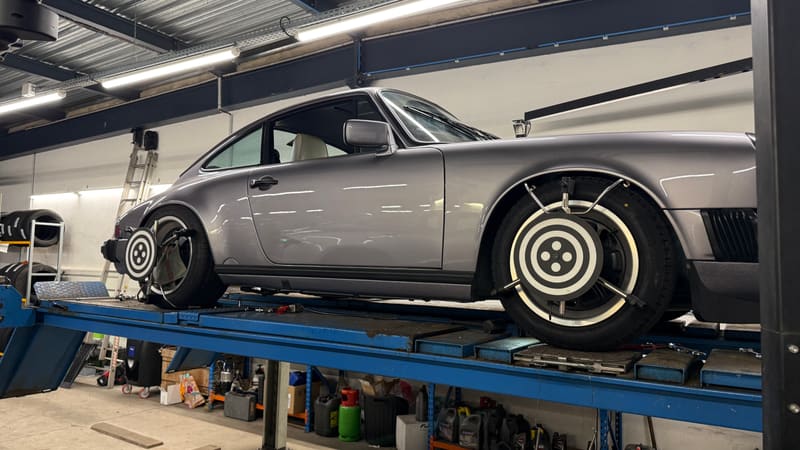 Réglage du parallélisme sur une Porsche