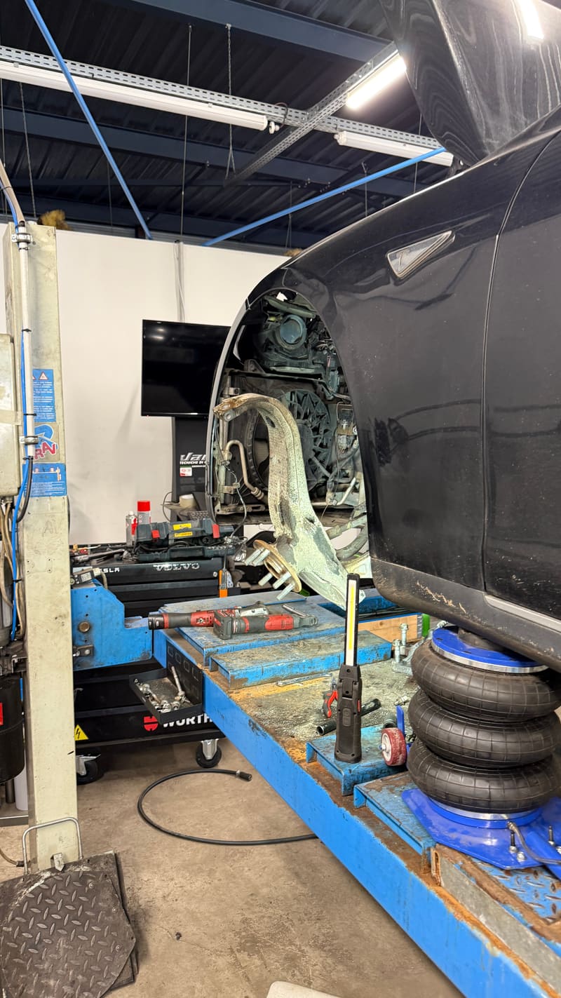 Réparation du train roulant d'une Tesla
