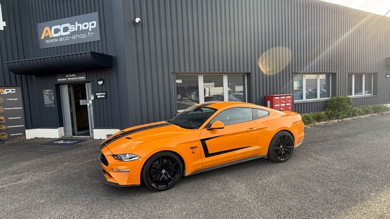 Changement de jantes sur une Ford Mustang